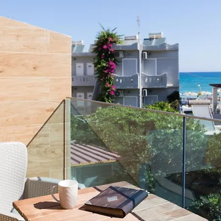 Theo Aparthotel 4*